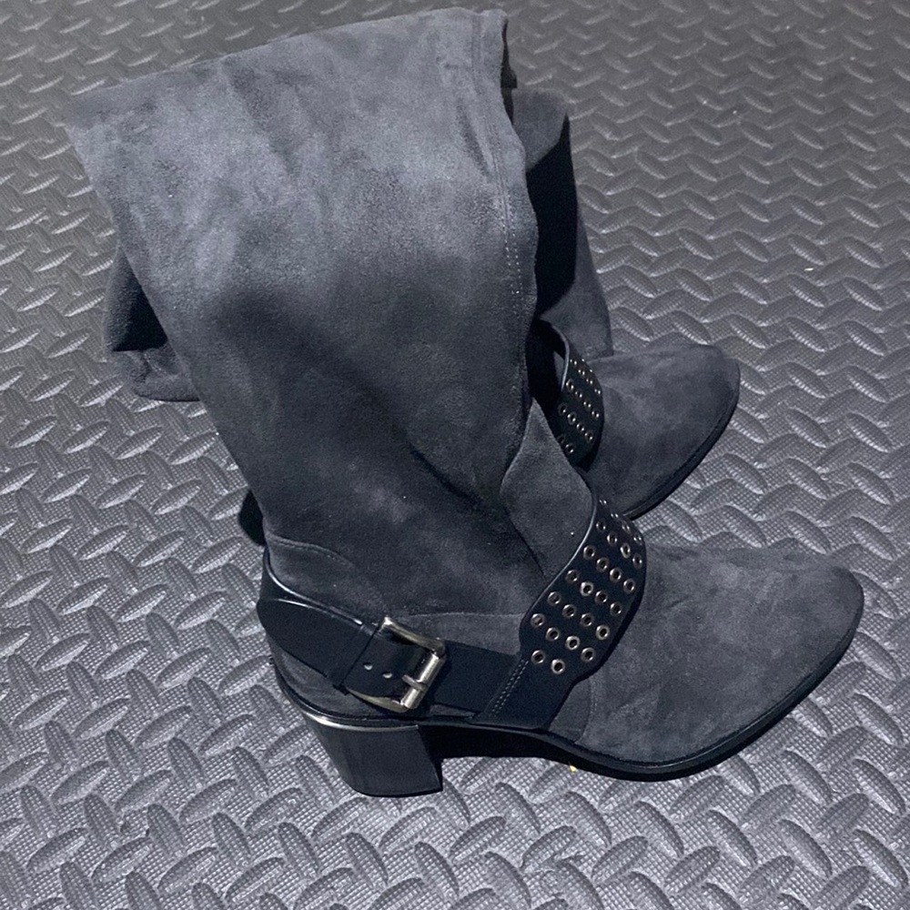 Over the knee stretch boots